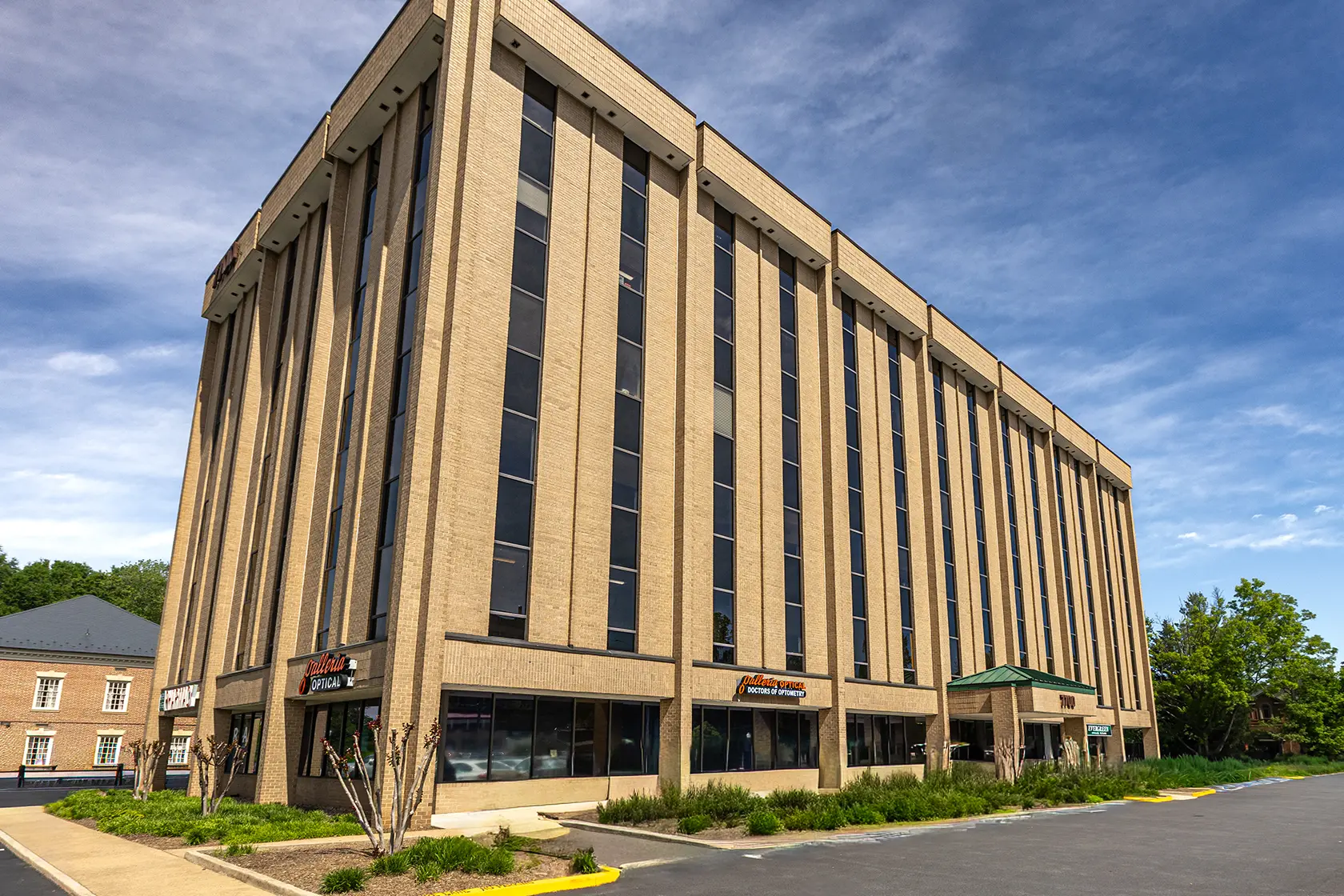 An image showing the outside of a multi-story commercial office building that has turnkey office spaces for lease in Annandale, VA.