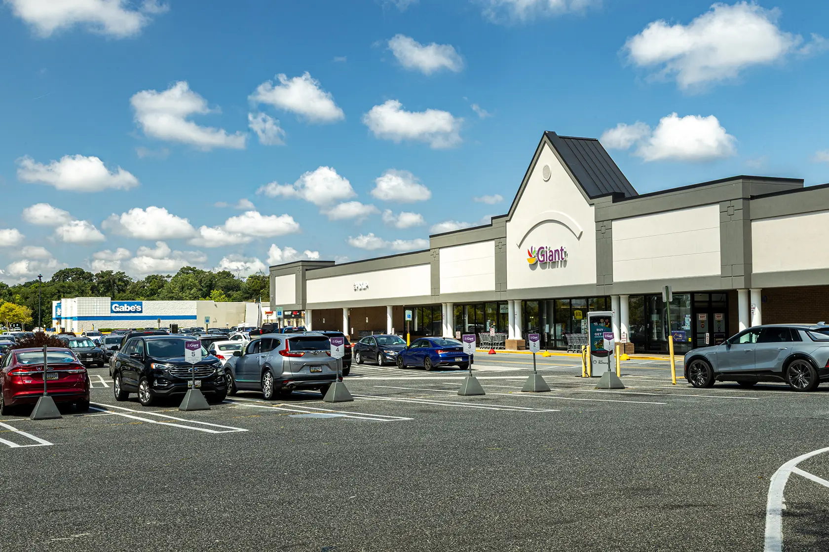 An exterior image of a Giant grocery store and a Gabe's store at Park 97, a shopping center with retail spaces for lease in Maryland.